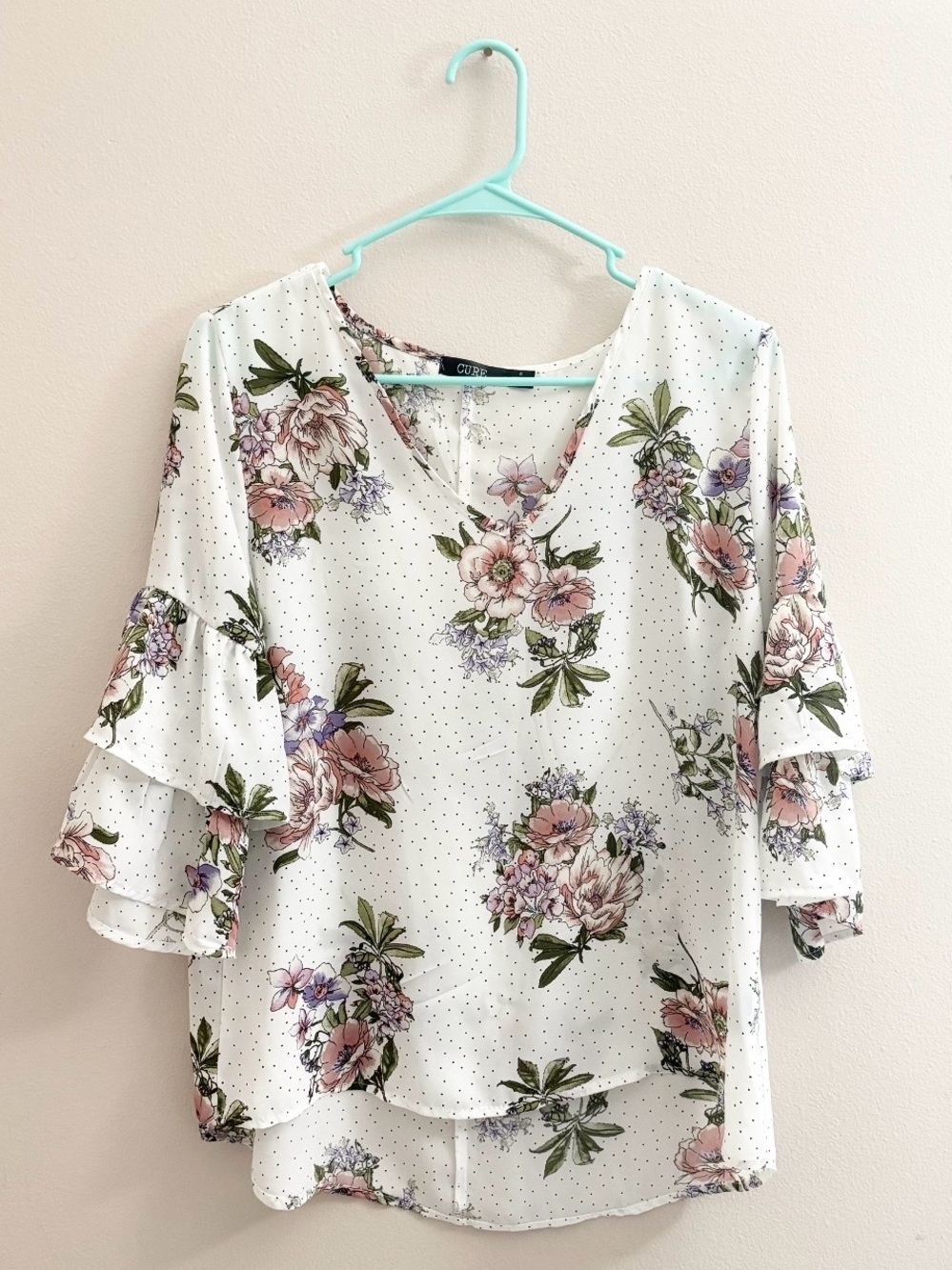 5/$15 🩷 CURE. White Floral V-Neck Ruffle Sleeve Blouse